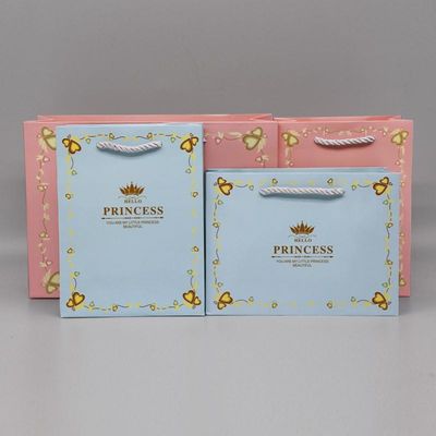 Borsa di carta per acquisti riutilizzabile stampata su misura a colori multipli con manico torto